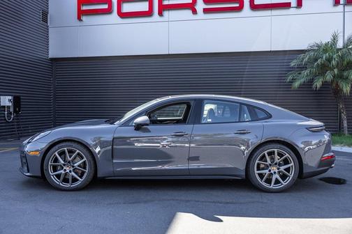 2026 Porsche Panamera