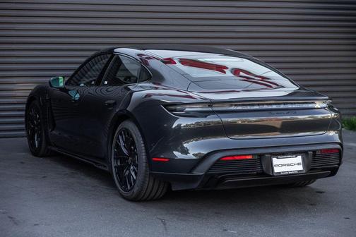 2022 Porsche Taycan GTS
