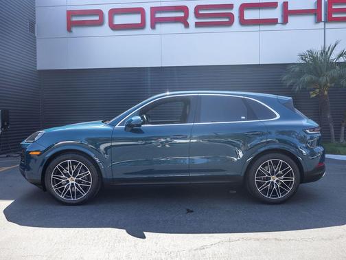 Montego Blue Metallic 2024 Porsche Cayenne Cayenne