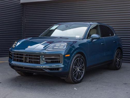 Montego Blue Metallic 2024 Porsche Cayenne Cayenne