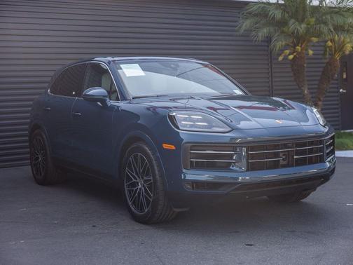 Montego Blue Metallic 2024 Porsche Cayenne Cayenne