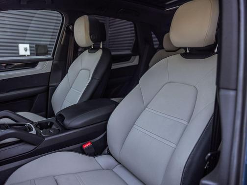 Montego Blue Metallic 2024 Porsche Cayenne Cayenne