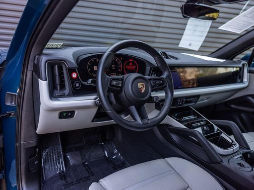 Montego Blue Metallic 2024 Porsche Cayenne Cayenne