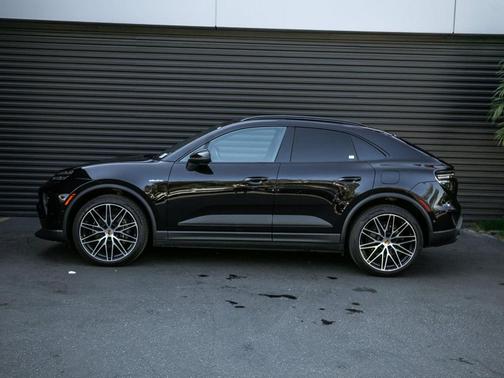 Jet Black Metallic 2024 Porsche Macan Macan Electric 4