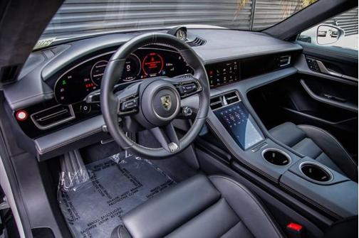 2025 Porsche Taycan Turbo