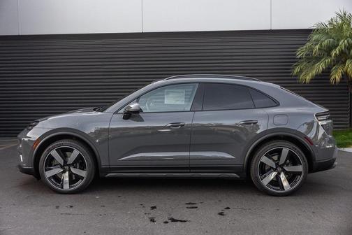 2025 Porsche Macan Turbo