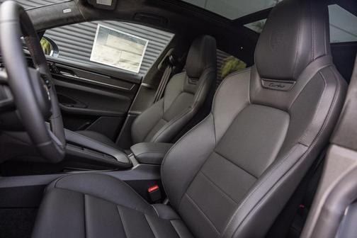 2025 Porsche Macan Turbo