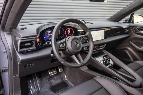 2025 Porsche Macan Turbo
