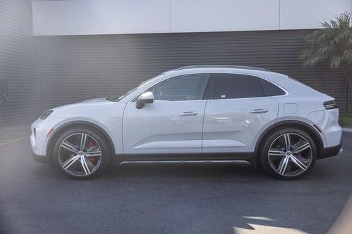 2025 Porsche Macan 4S