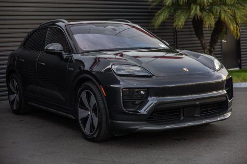 2025 Porsche Macan 4