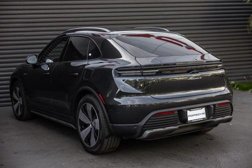 2025 Porsche Macan 4