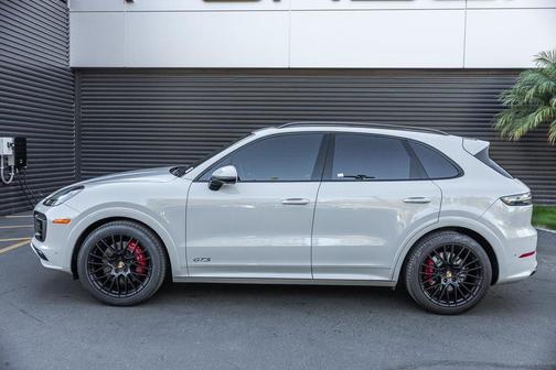2023 Porsche Cayenne GTS