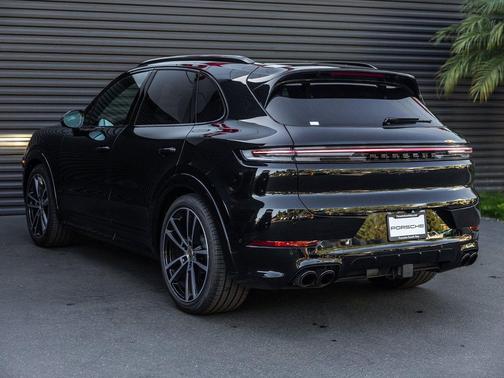 2025 Porsche Cayenne GTS