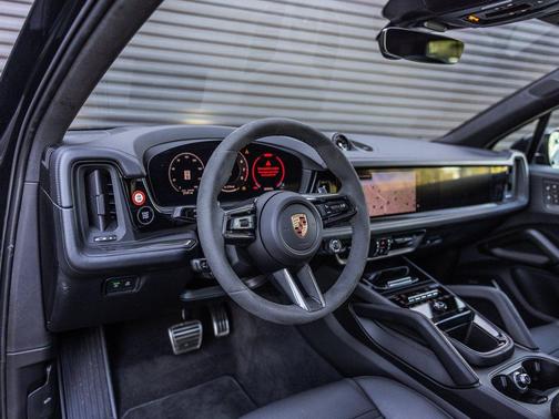 2025 Porsche Cayenne GTS