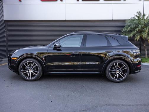 2025 Porsche Cayenne GTS
