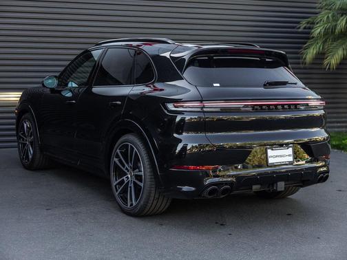 2025 Porsche Cayenne GTS