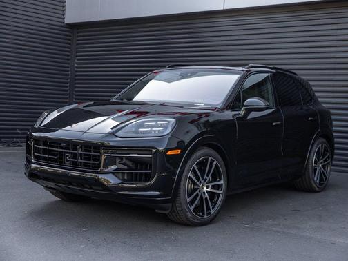 2025 Porsche Cayenne GTS