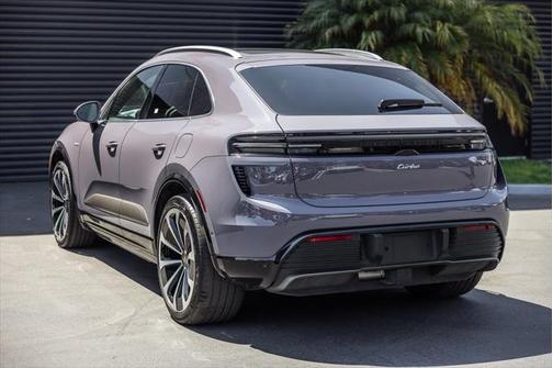 2024 Porsche Macan Turbo