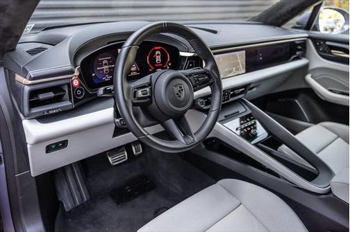 2024 Porsche Macan Turbo