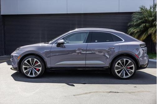 2024 Porsche Macan Turbo