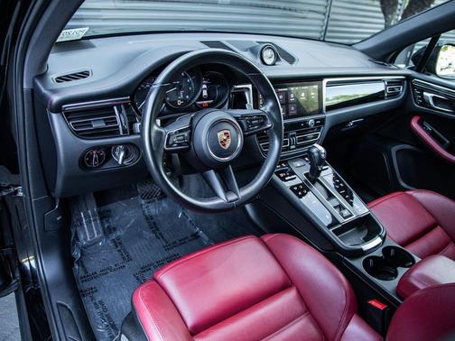 2023 Porsche Macan T