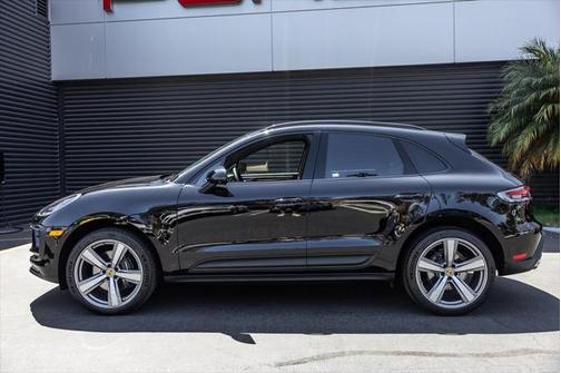 2025 Porsche Macan Base