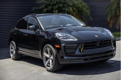 2025 Porsche Macan Base
