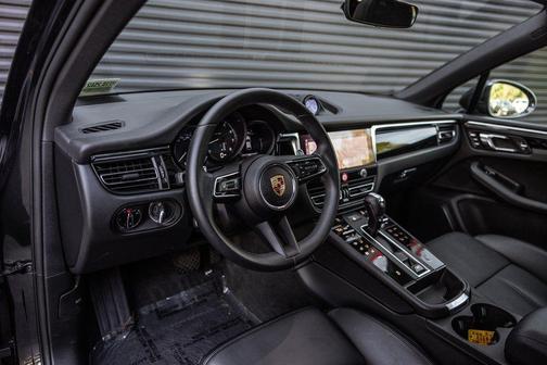 2025 Porsche Macan T