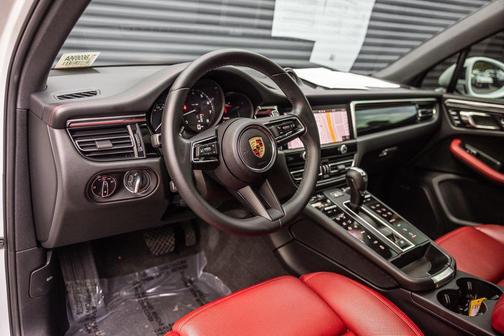 2023 Porsche Macan 