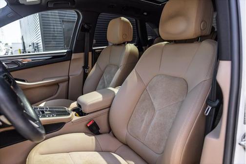 2021 Porsche Macan Base