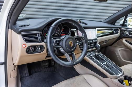 2021 Porsche Macan Base