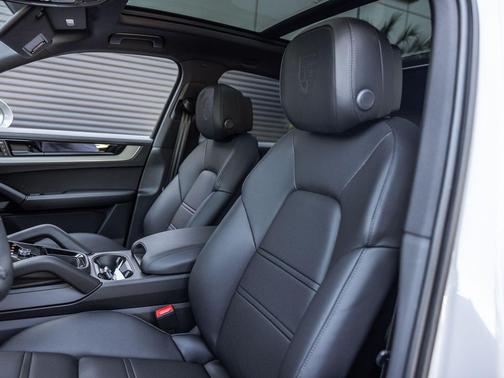 Chalk 2026 Porsche Cayenne Cayenne