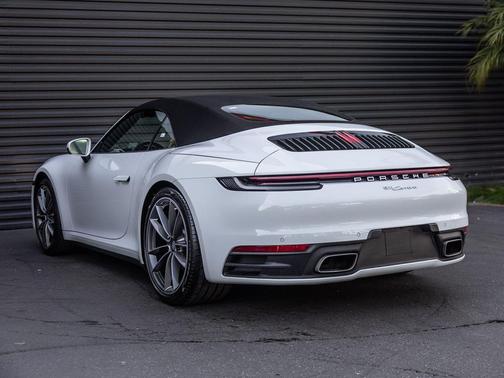 2022 Porsche 911 Carrera