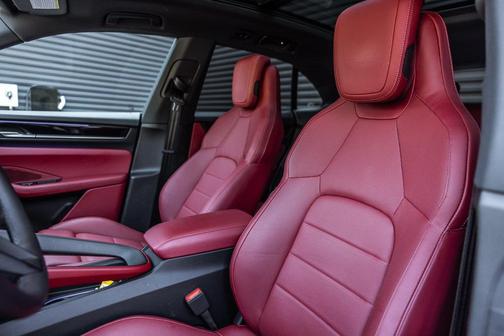2025 Porsche Macan 4S
