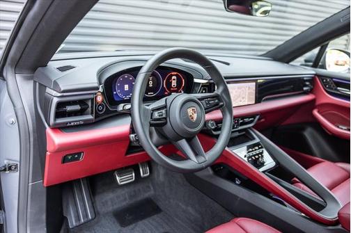 2025 Porsche Macan Base