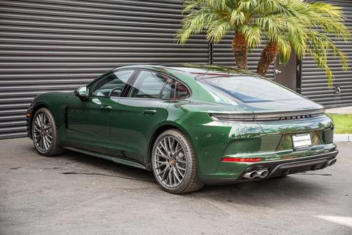 2025 Porsche Panamera 4