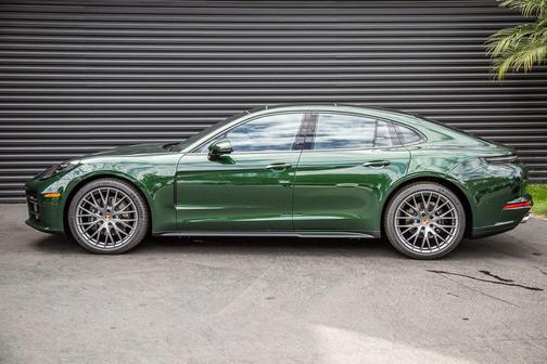 2025 Porsche Panamera 4