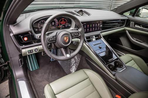 2025 Porsche Panamera 4