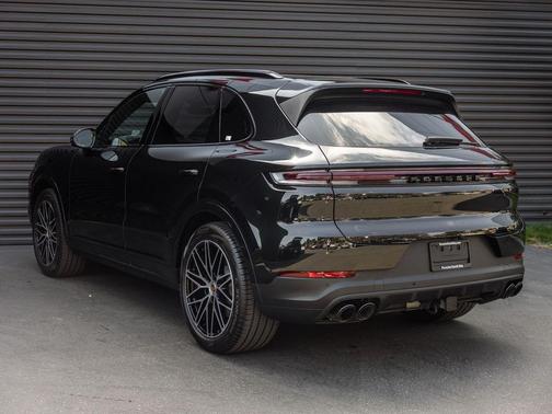 Chromite Black Metallic 2026 Porsche Cayenne Cayenne