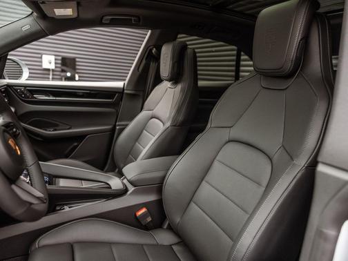 Dolomite 2026 Porsche Macan Macan Electric