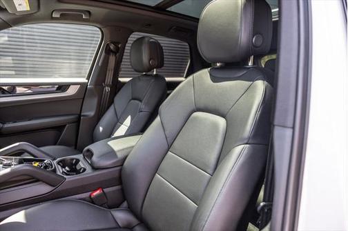 2025 Porsche Cayenne Base