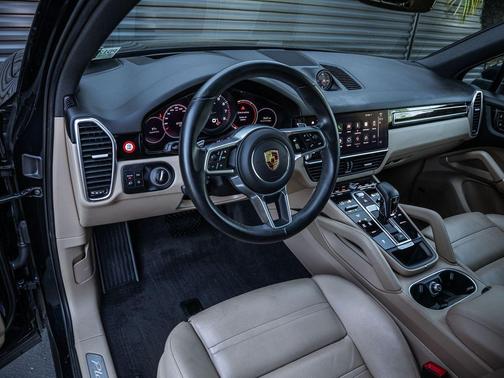 2023 Porsche Cayenne Platinum Edition