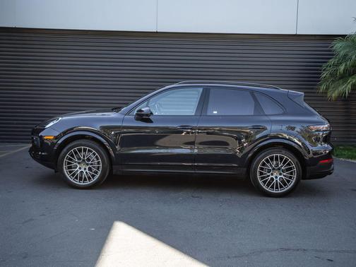 2023 Porsche Cayenne Platinum Edition