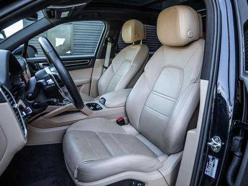 2023 Porsche Cayenne Platinum Edition
