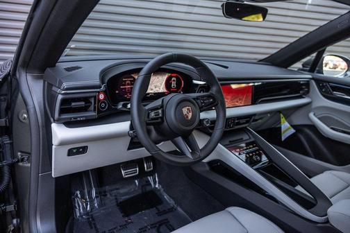 2025 Porsche Macan 4S