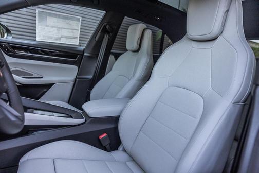 2025 Porsche Macan 4S