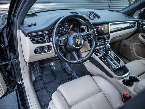 2022 Porsche Macan 