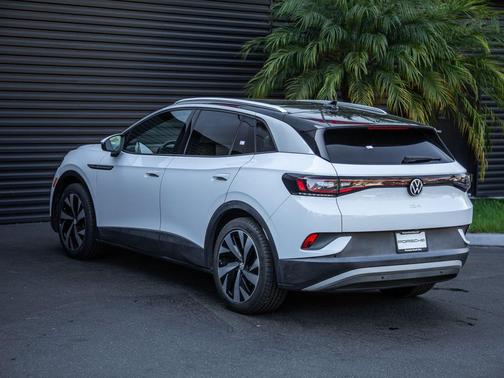Glacier White Metallic/Black Roof 2021 Volkswagen ID.4 Pro S