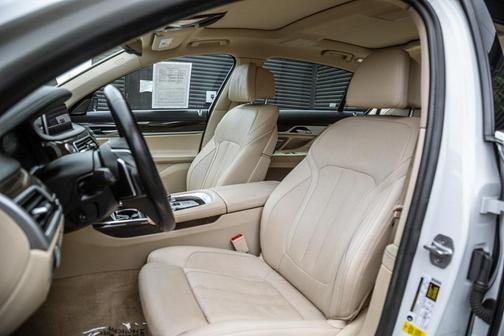 2020 BMW 740 740i