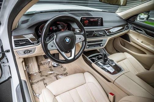 2020 BMW 740 740i